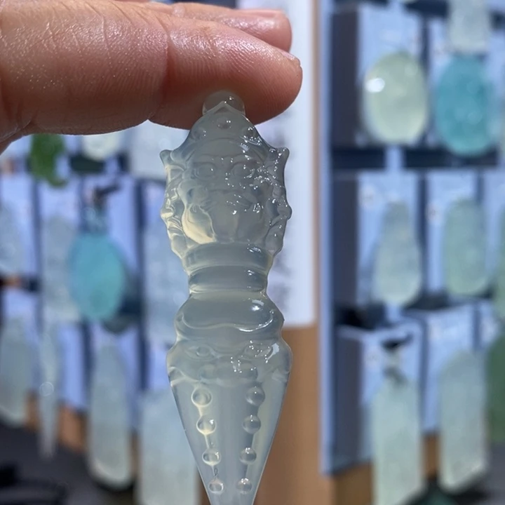岫玉未镶嵌颈饰吊坠