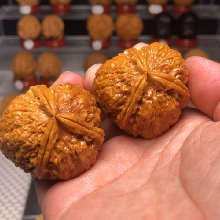 文玩核桃把件16密石三棱