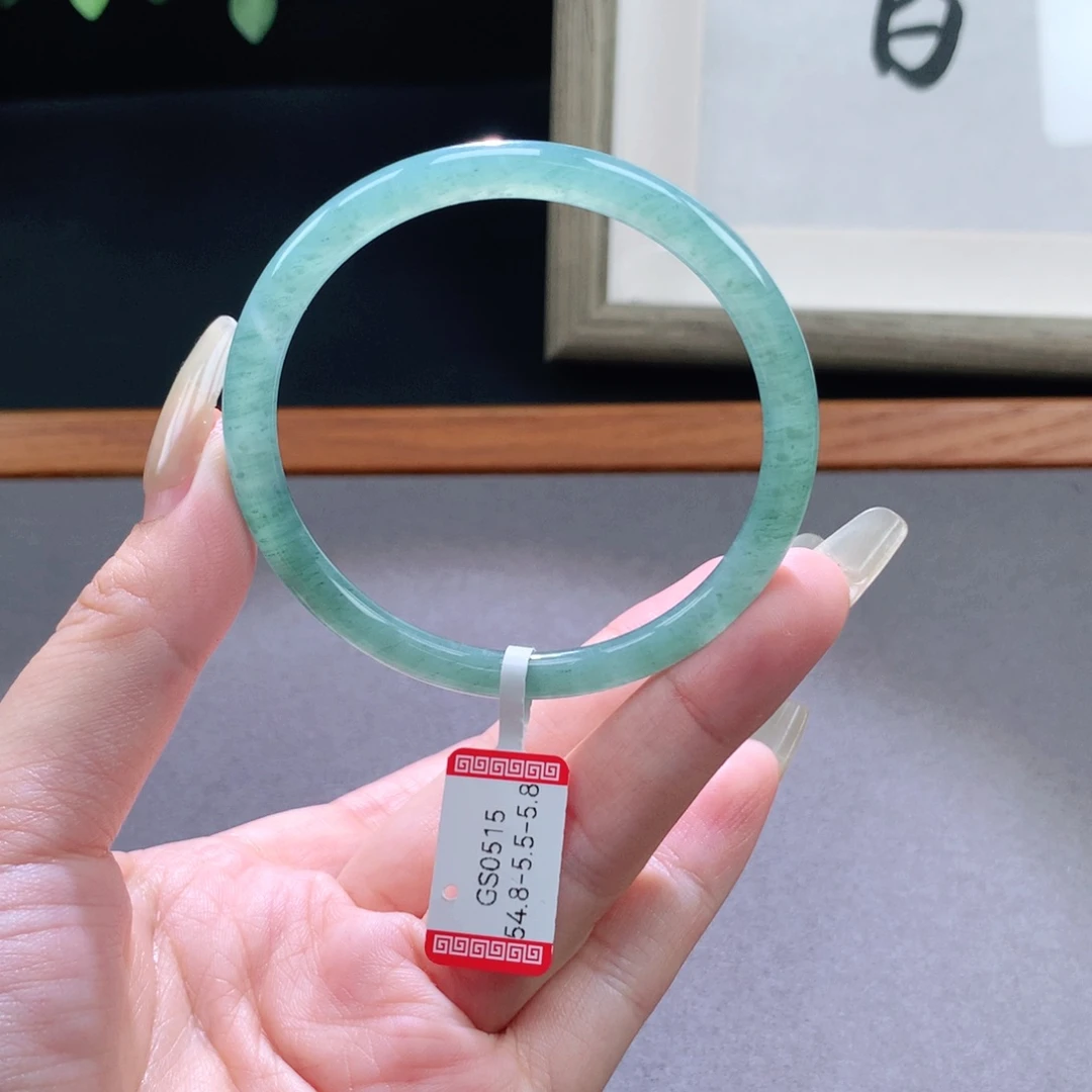 翡翠手镯未镶嵌天然翡翠手镯