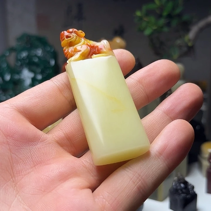 寿山三彩芙蓉石