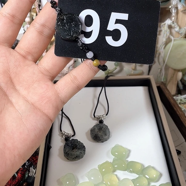 蛇纹石玉合金颈饰