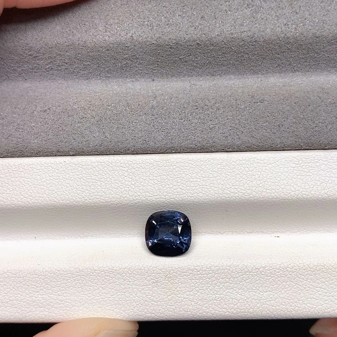 尖晶石裸石2.58克拉天然金属灰尖晶石