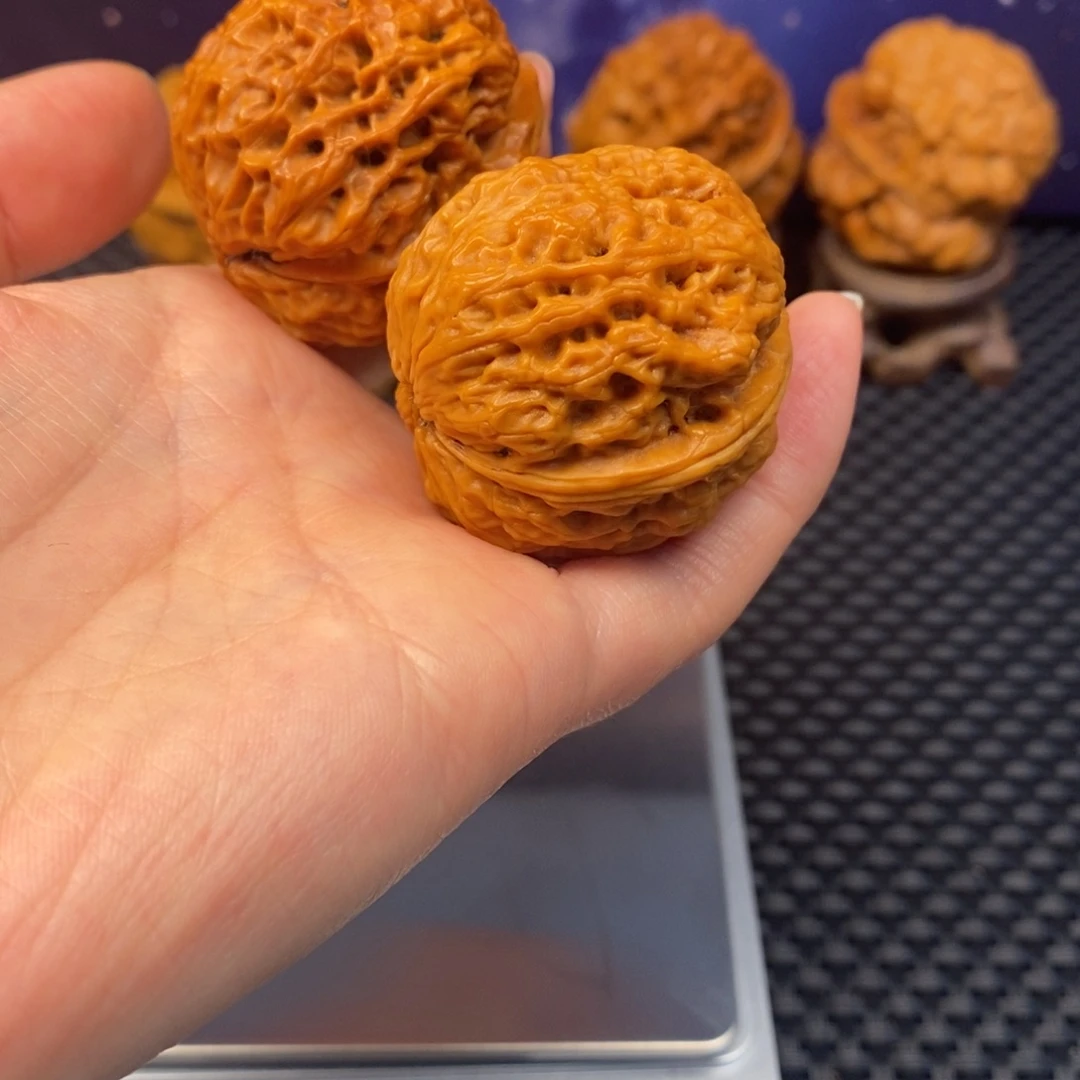 把件文玩核桃蜂窝绣球39.5