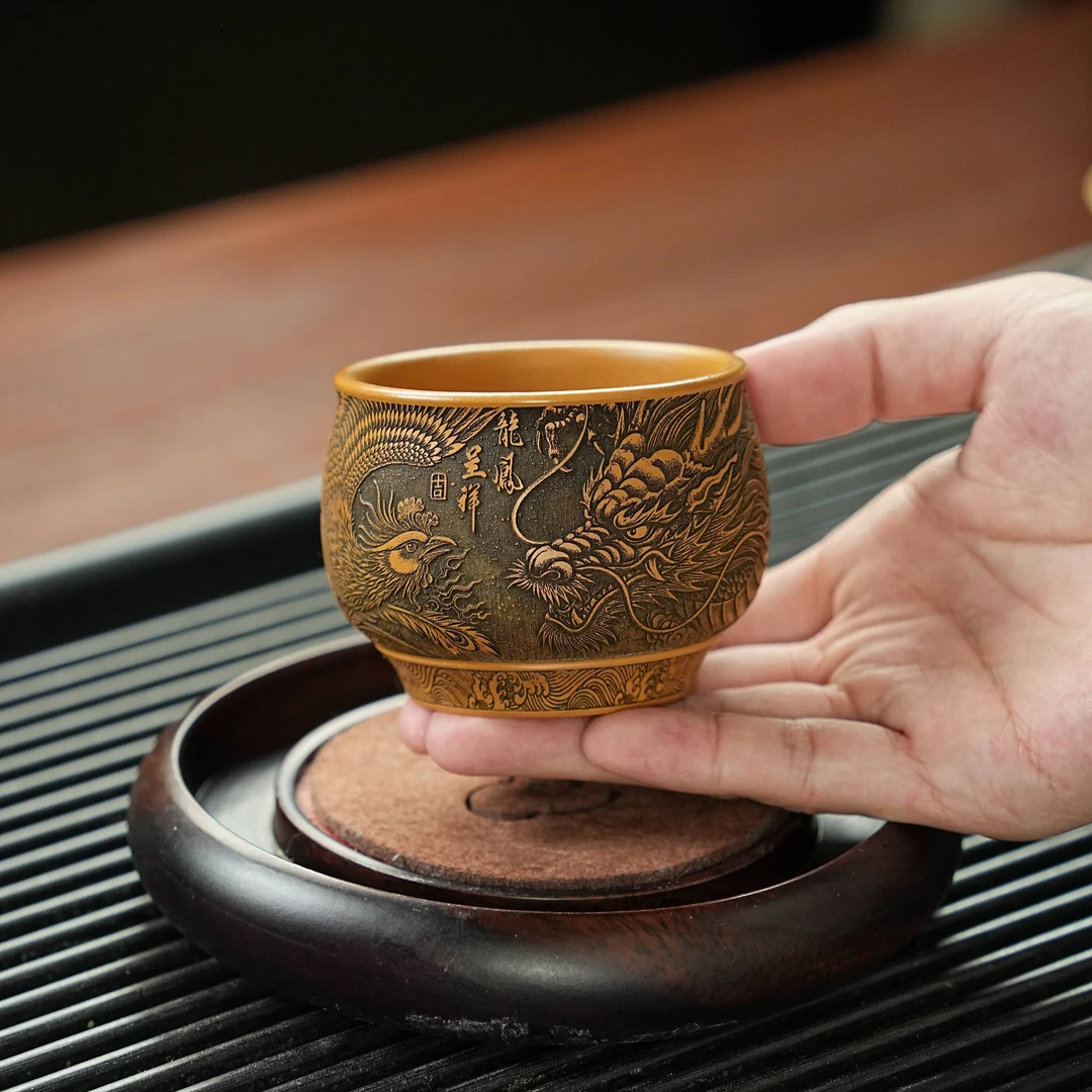 宜兴全手工紫砂茶具朱泥泥料刻绘龙凤呈祥紫砂主人杯品茗杯