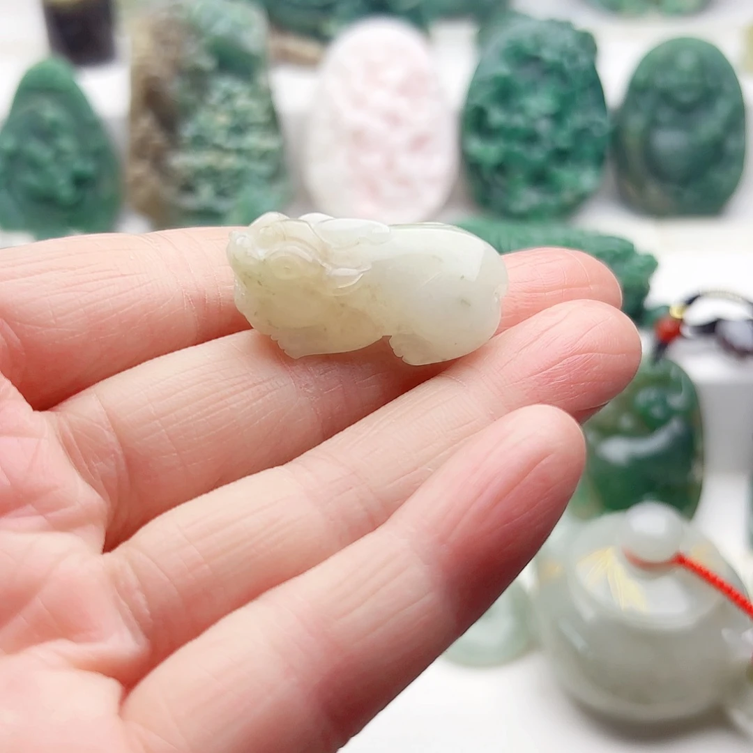 独山玉未镶嵌颈饰