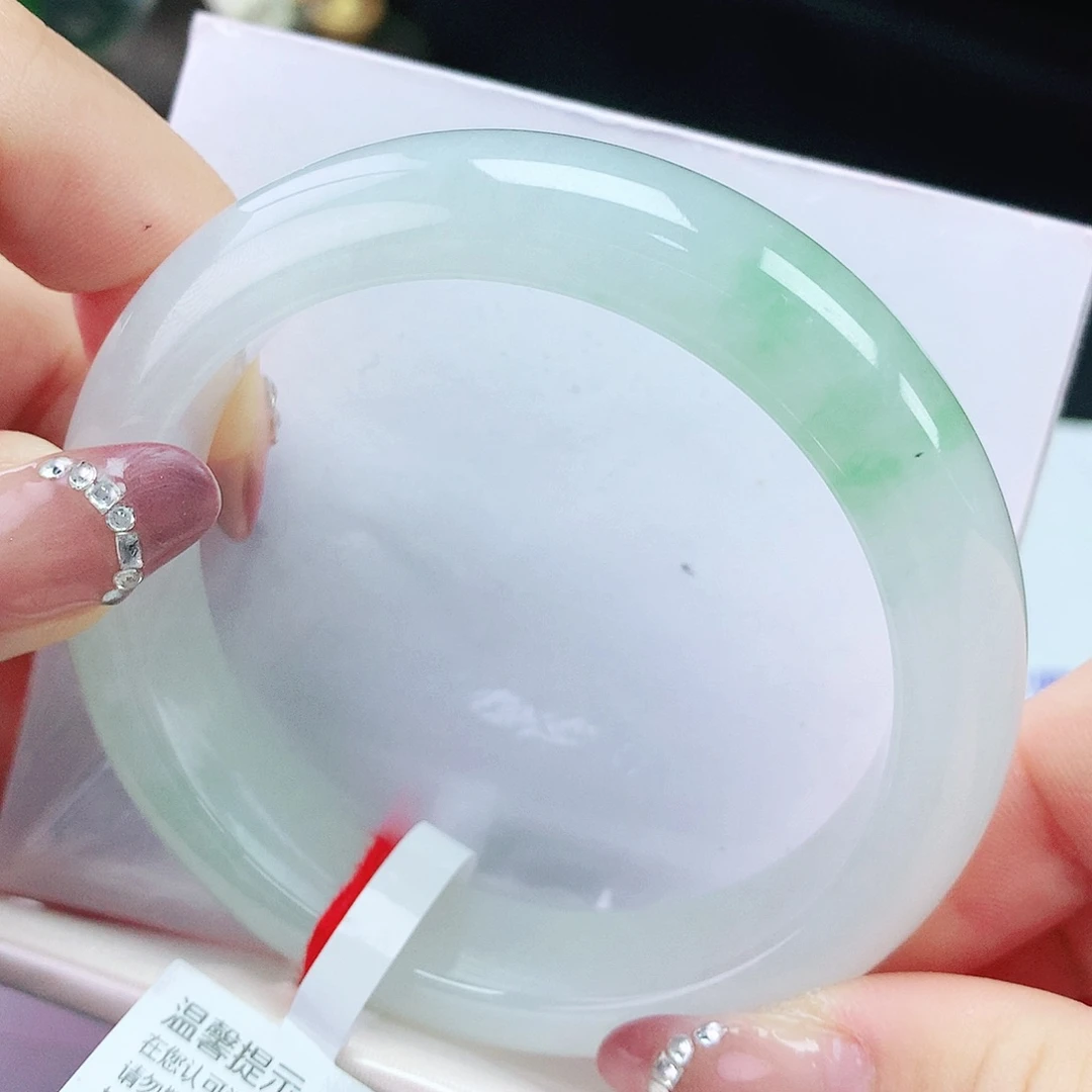 翡翠手镯未镶嵌58圈