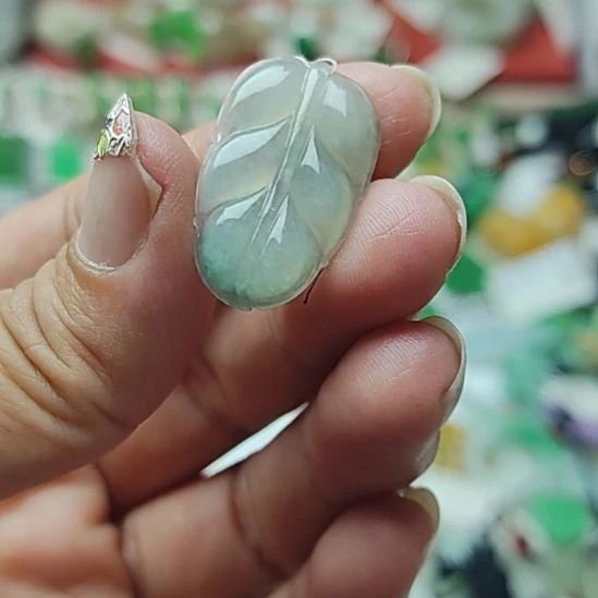 翡翠未镶嵌颈饰7