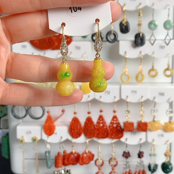 翡翠耳饰未镶嵌翡翠