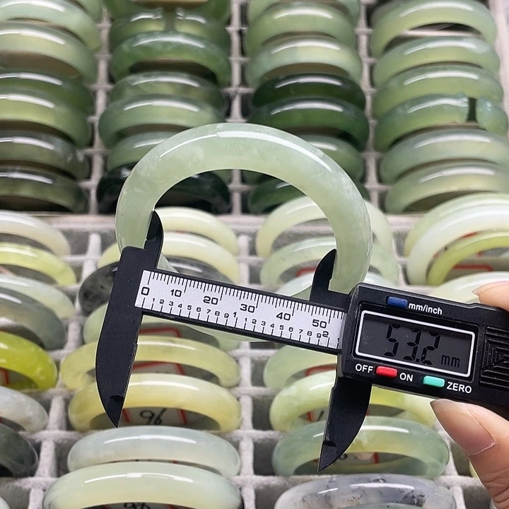 蛇纹石玉未镶嵌手镯89