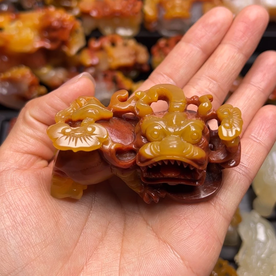 石英质玉（黄龙玉）颈饰未镶嵌