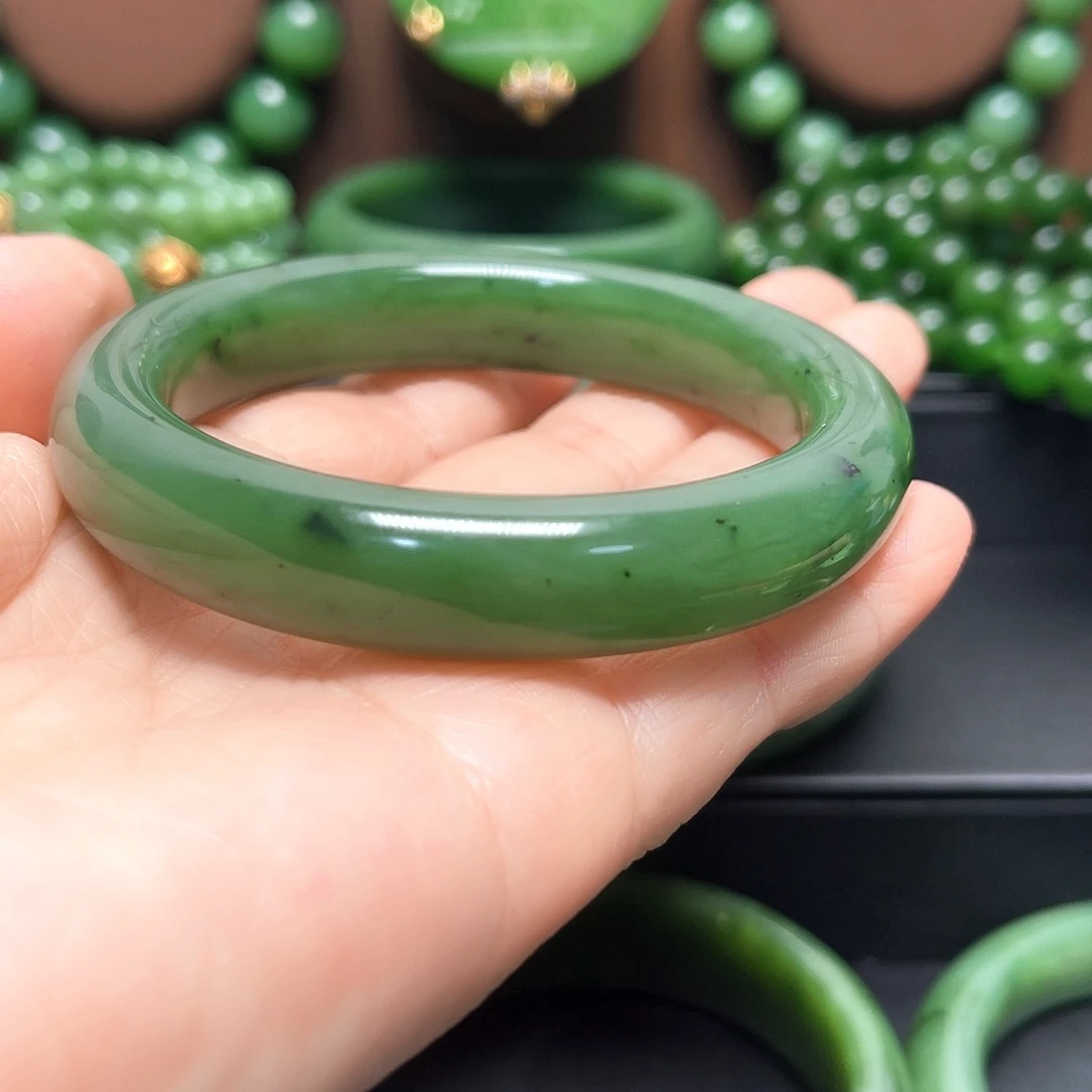 和田玉（碧玉）未镶嵌手镯