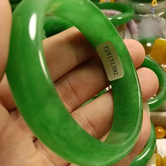 翡翠未镶嵌颈饰～**～