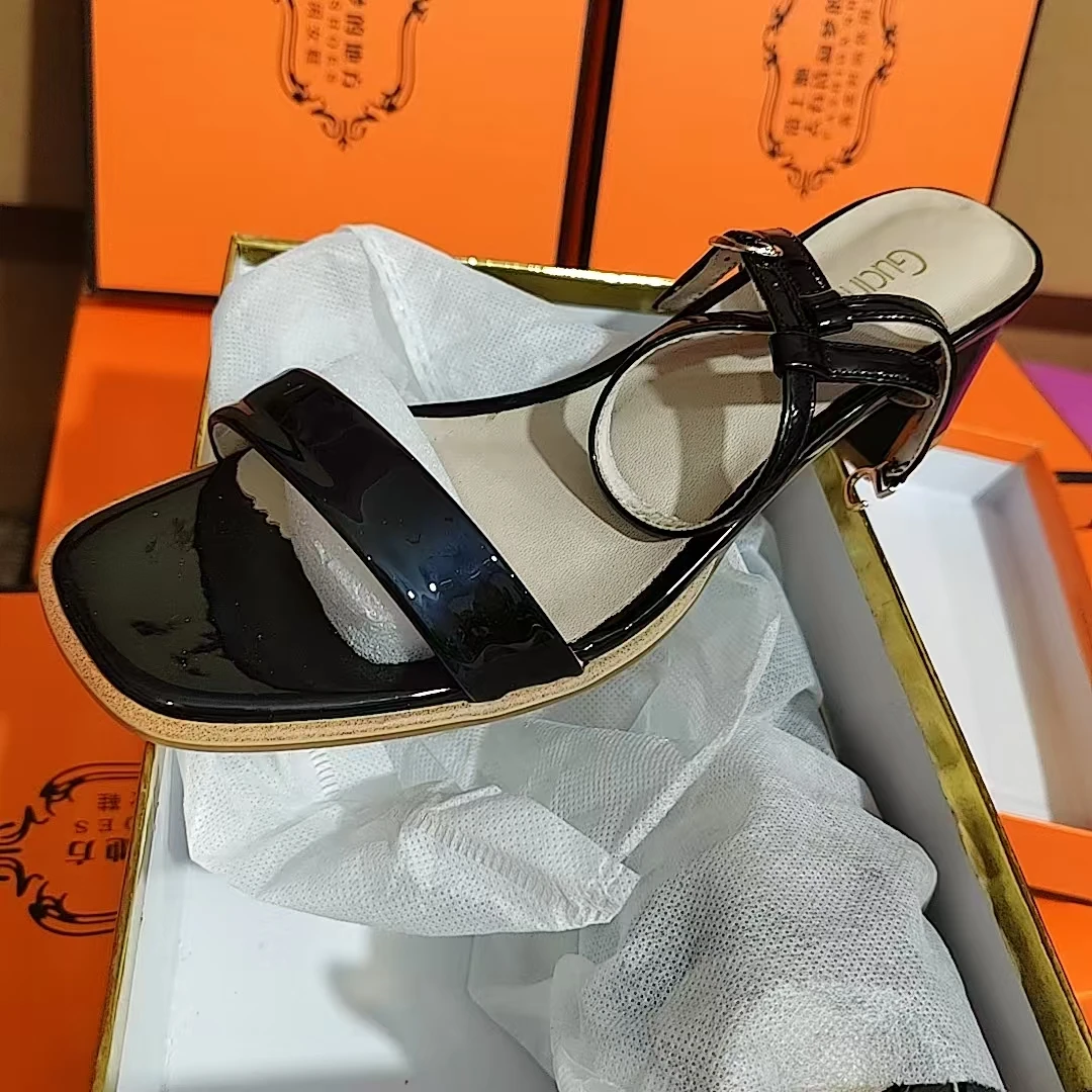 784-4黑色小中跟凉鞋断码清仓