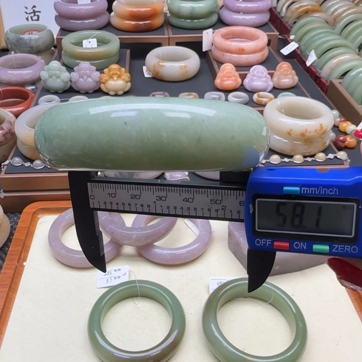 石英岩玉未镶嵌手镯