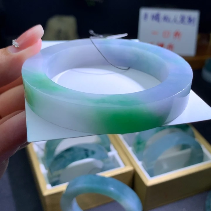 定制翡翠未镶嵌翡翠手镯