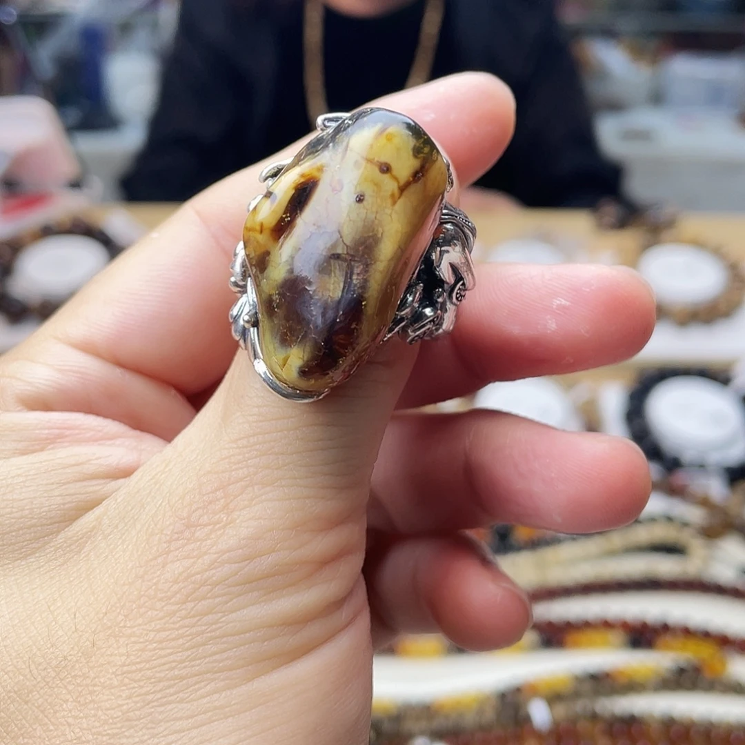 小***猫琥珀未镶嵌裸石大