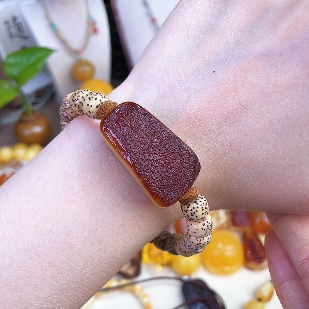 未镶嵌琥珀珠宝奇石