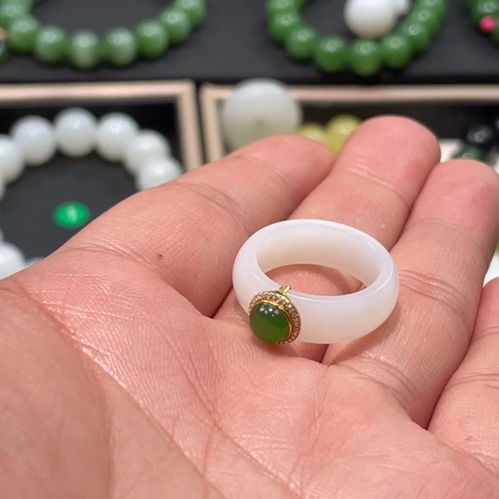 种***子和田玉未镶嵌手串