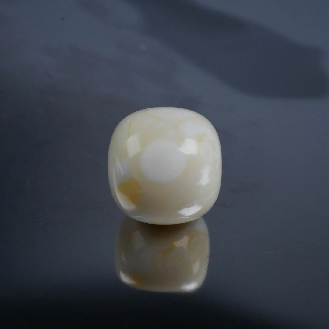 浓蜡瓷白花“天眼”高桩老型尺寸10.3*9.8mm天然琥珀蜜蜡配饰