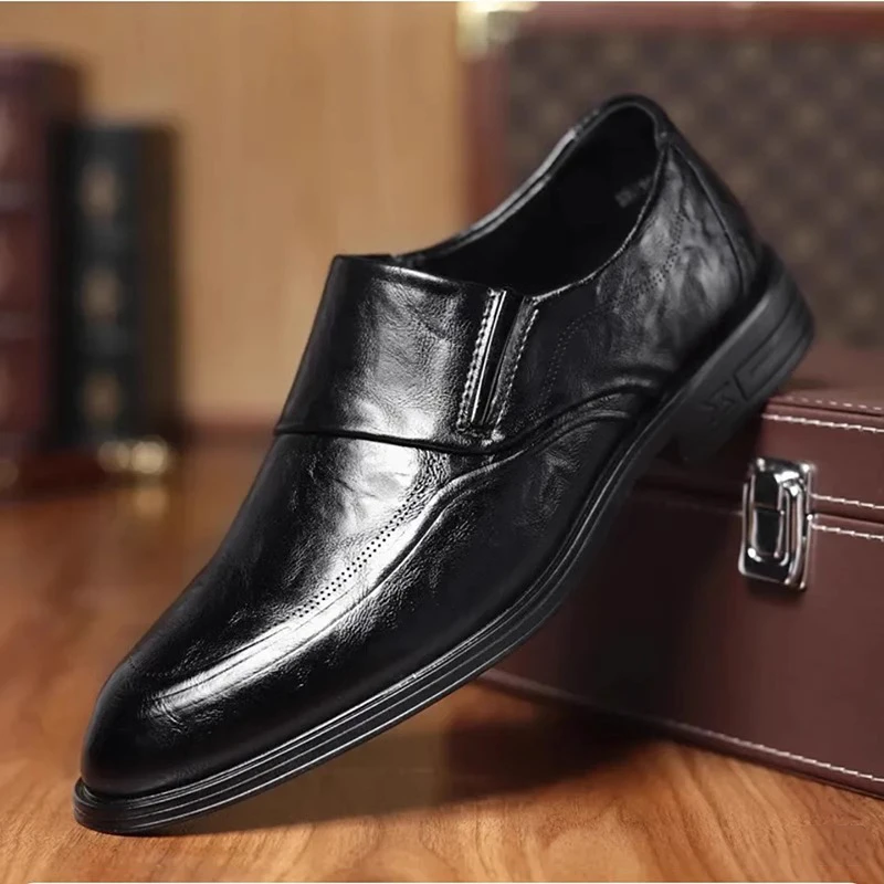 春季新款男士尖头商务休闲男鞋柔软舒适软底百搭鞋一脚蹬开车鞋