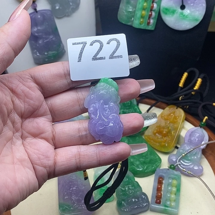 翡翠未镶嵌吊坠(赠链)