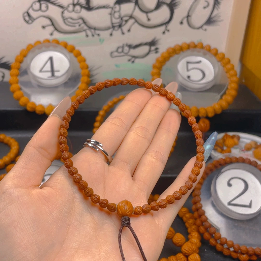 彬***仔桃核吊坠0.555555555555555