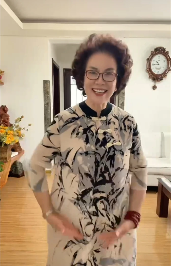 新中式竹叶清秀气质褶皱连衣裙大码洋气国风裙装