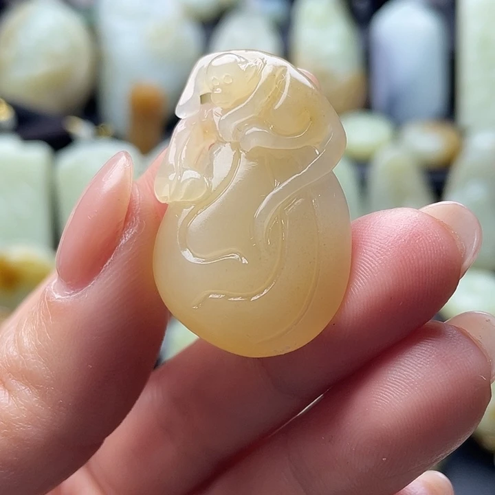 和田玉（糖玉）未镶嵌颈饰