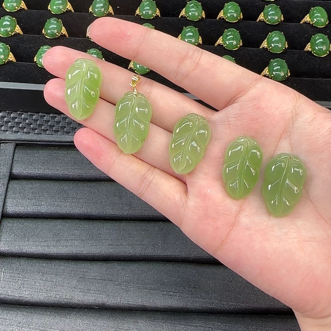 和田玉银S925镶嵌颈饰果冻底叶子吊坠发其一