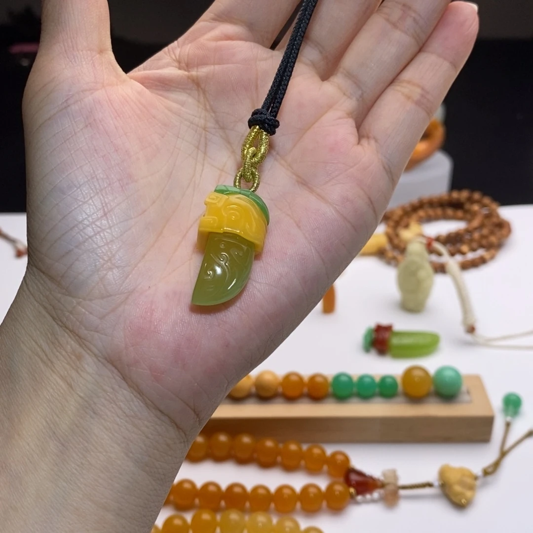 石英质玉（缅黄）合金珠宝奇石摸金符