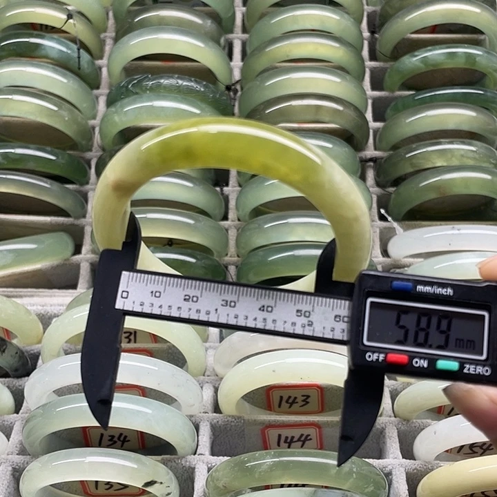 未镶嵌蛇纹石玉手镯138
