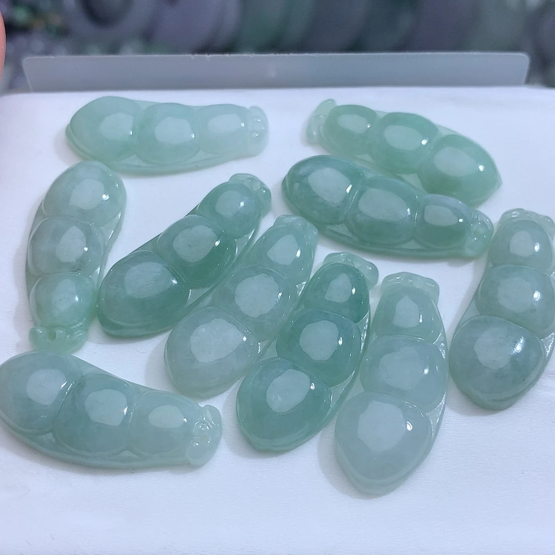 翡翠未镶嵌颈饰发1个