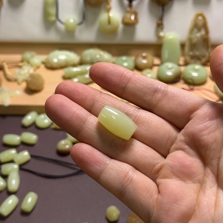 T***o和田玉未镶嵌颈饰