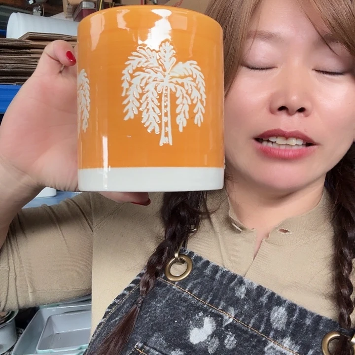 高温陶瓷黄色浮雕罐微瑕