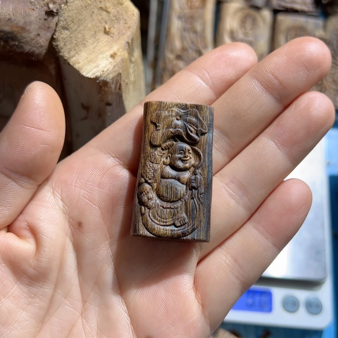 沉香吊坠白棋弥勒5.7克