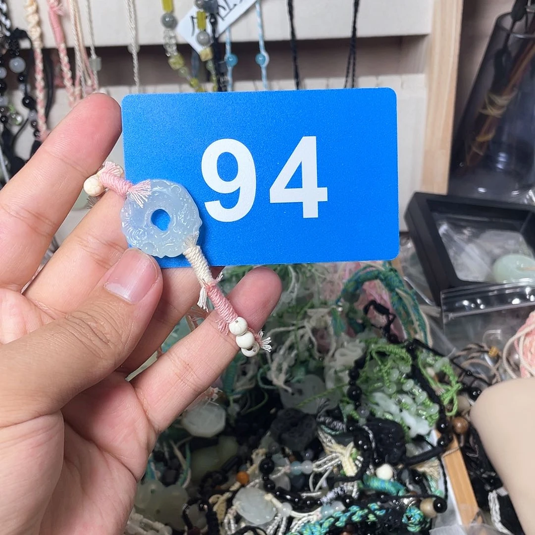 蛇纹石玉颈饰合金_**。