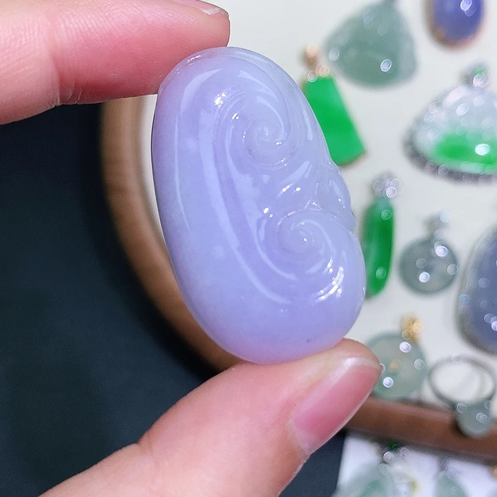 翡翠未镶嵌颈饰如意