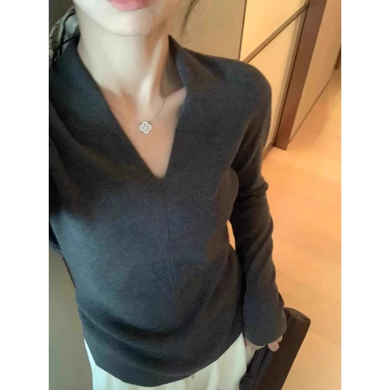 老钱风v领针织打底衫女修身内搭2025秋季正肩长袖格雷系上衣秋冬