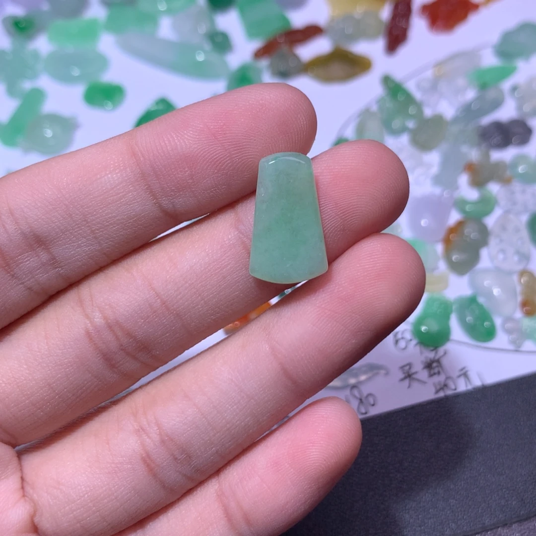 翡翠未镶嵌挂件牌