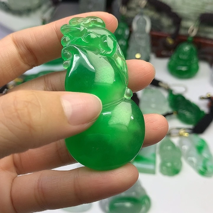吊坠(赠链)未镶嵌翡翠