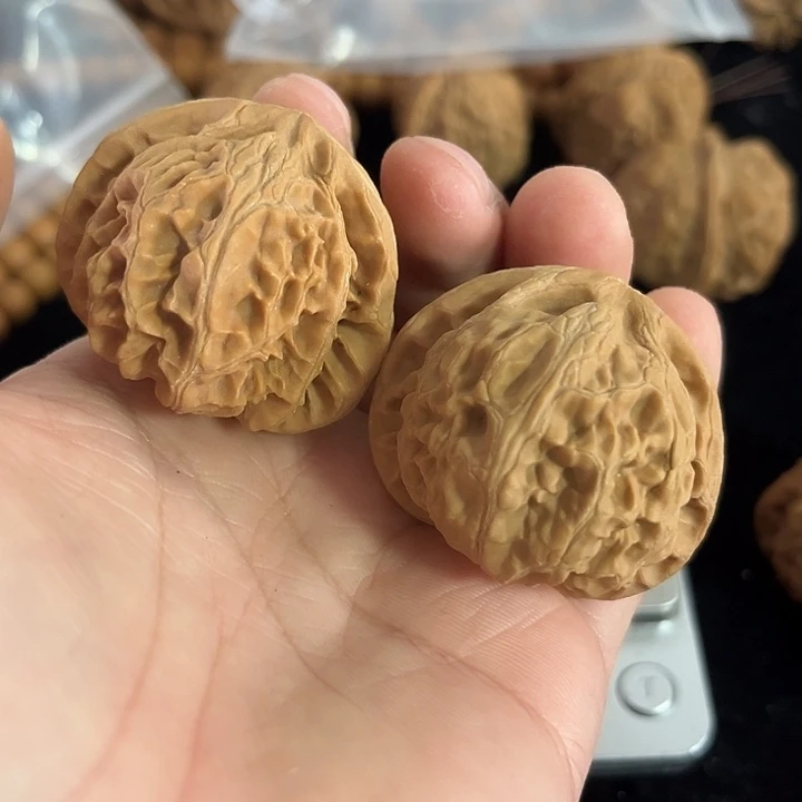把件文玩核桃42左右微微瑕宫灯，编号050