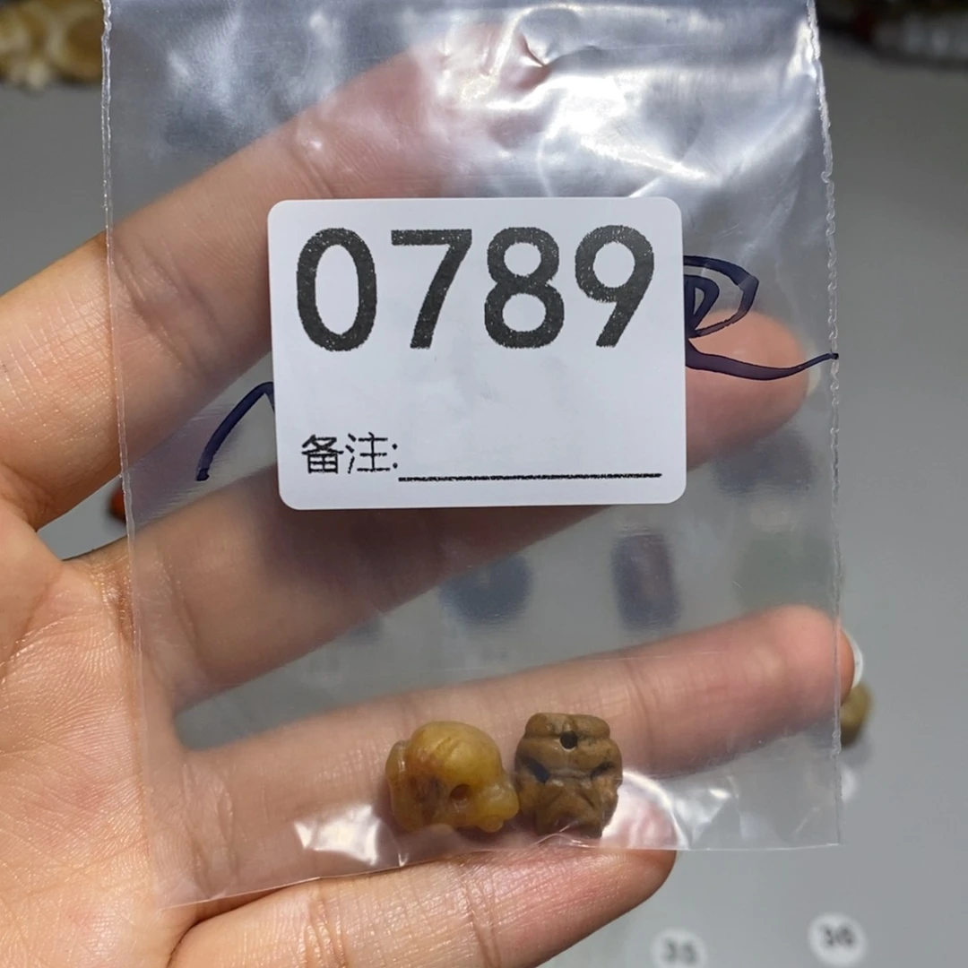 颈饰未镶嵌透闪石质玉睡****包