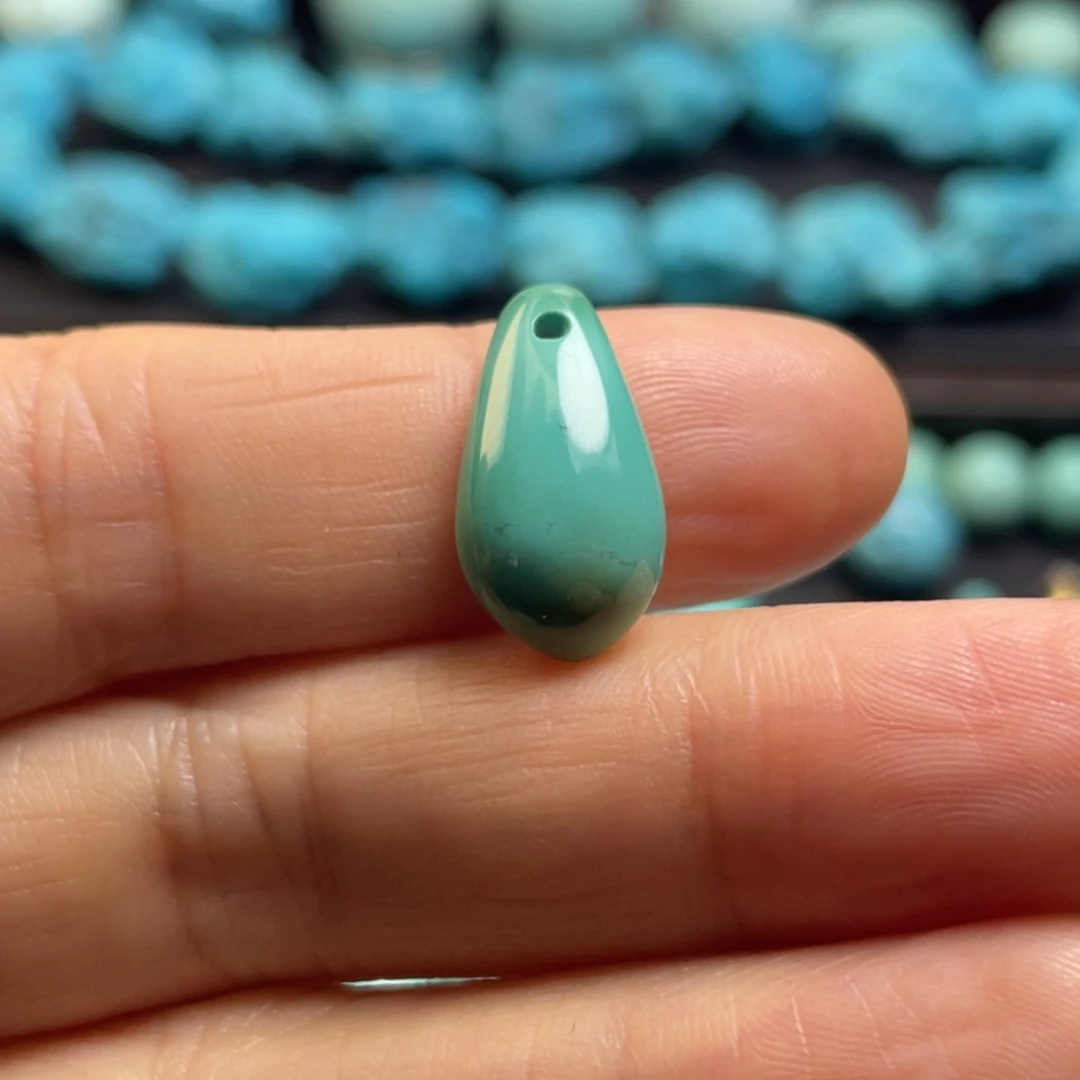 绿松石未镶嵌颈饰