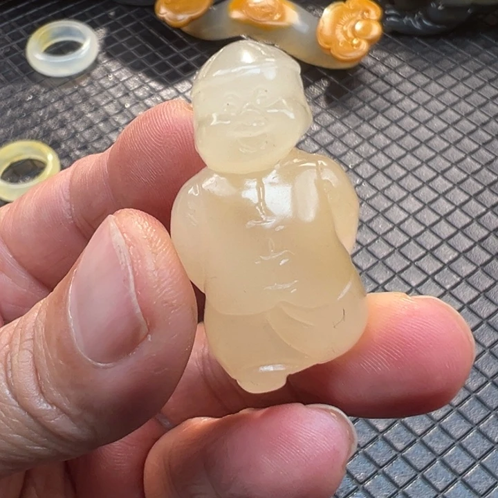 石英质玉（黄龙玉）颈饰未镶嵌