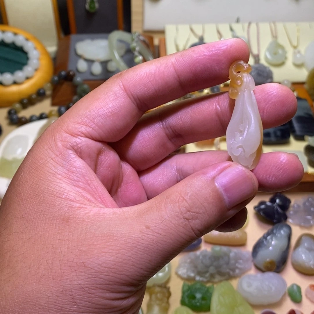 和田玉未镶嵌颈饰定制