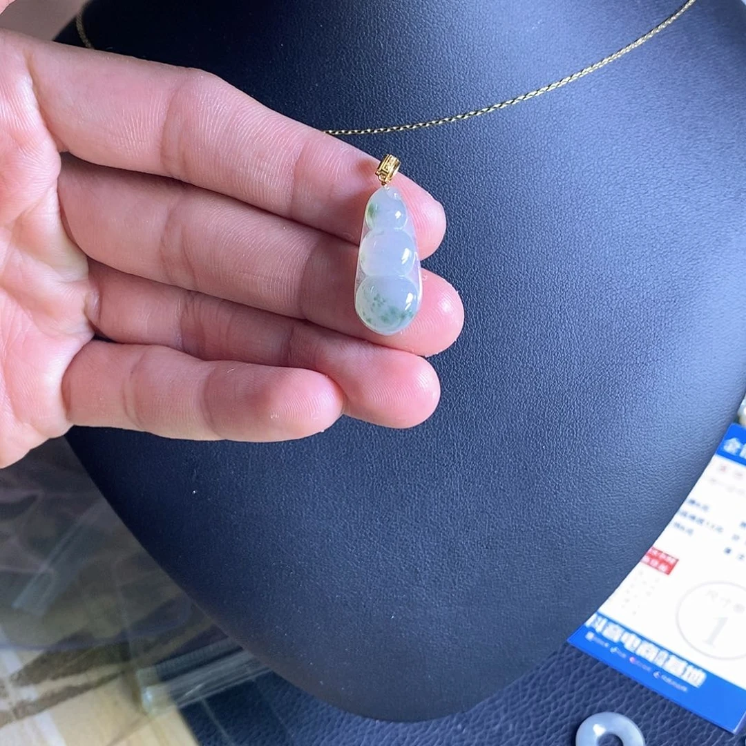 颈饰18K金镶嵌翡翠