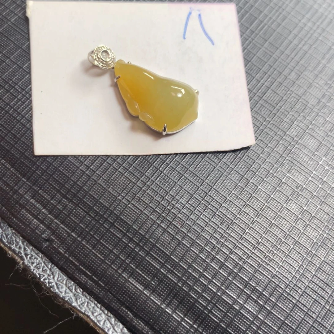 翡翠18K金镶嵌颈饰翡翠