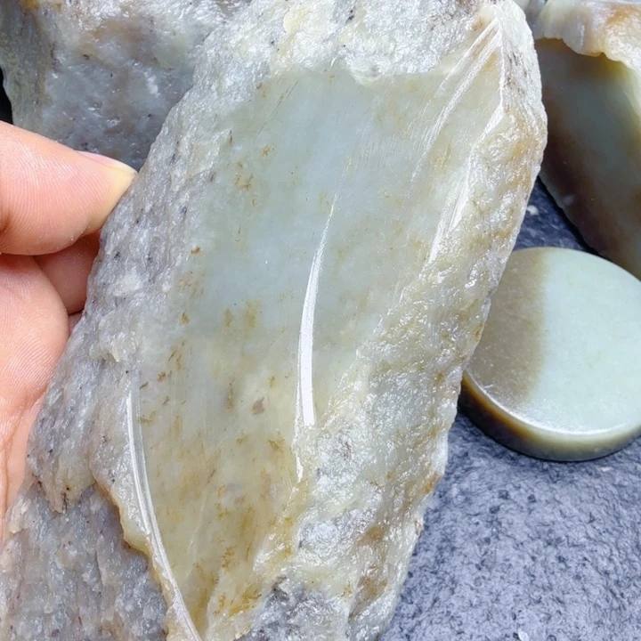 和田玉（糖玉）未镶嵌珠宝奇石