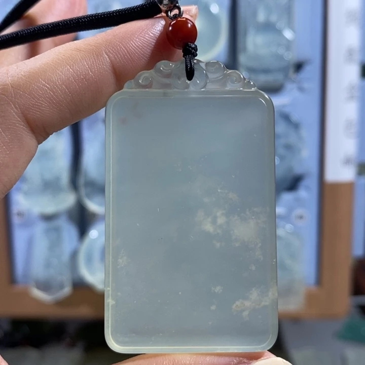 岫玉未镶嵌颈饰吊坠