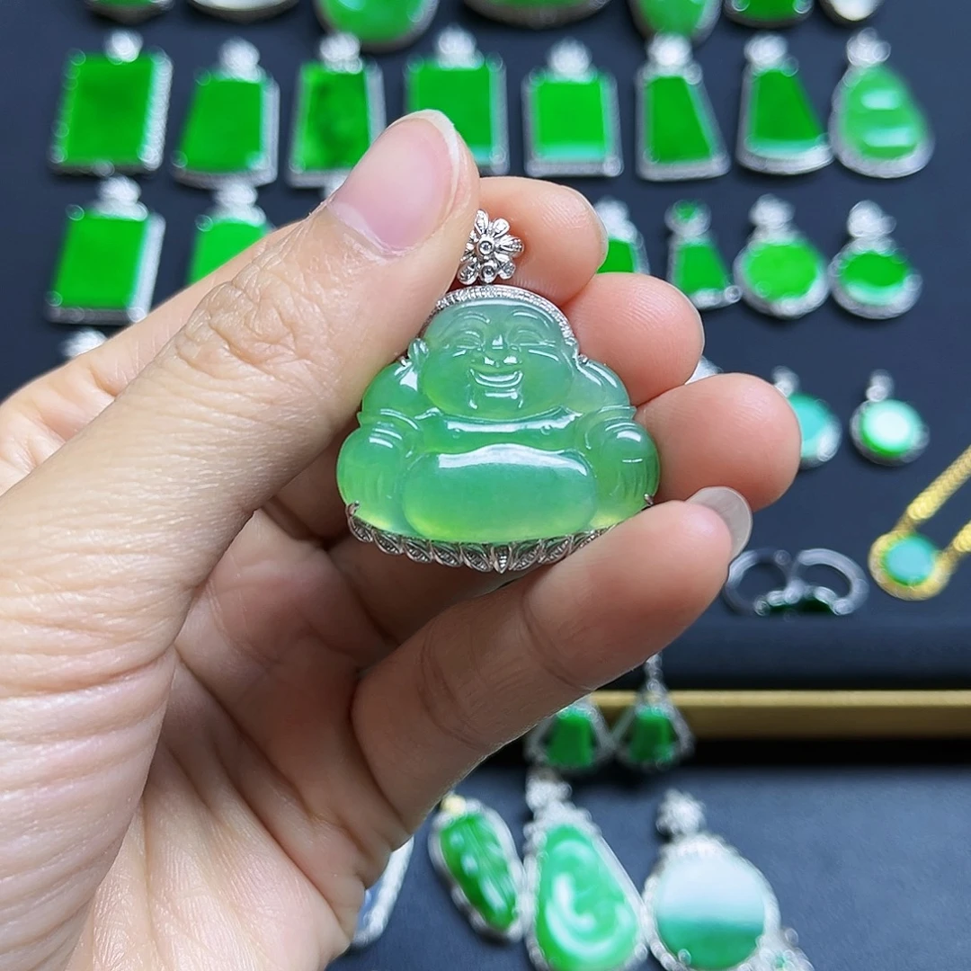 翡翠18K金镶嵌颈饰